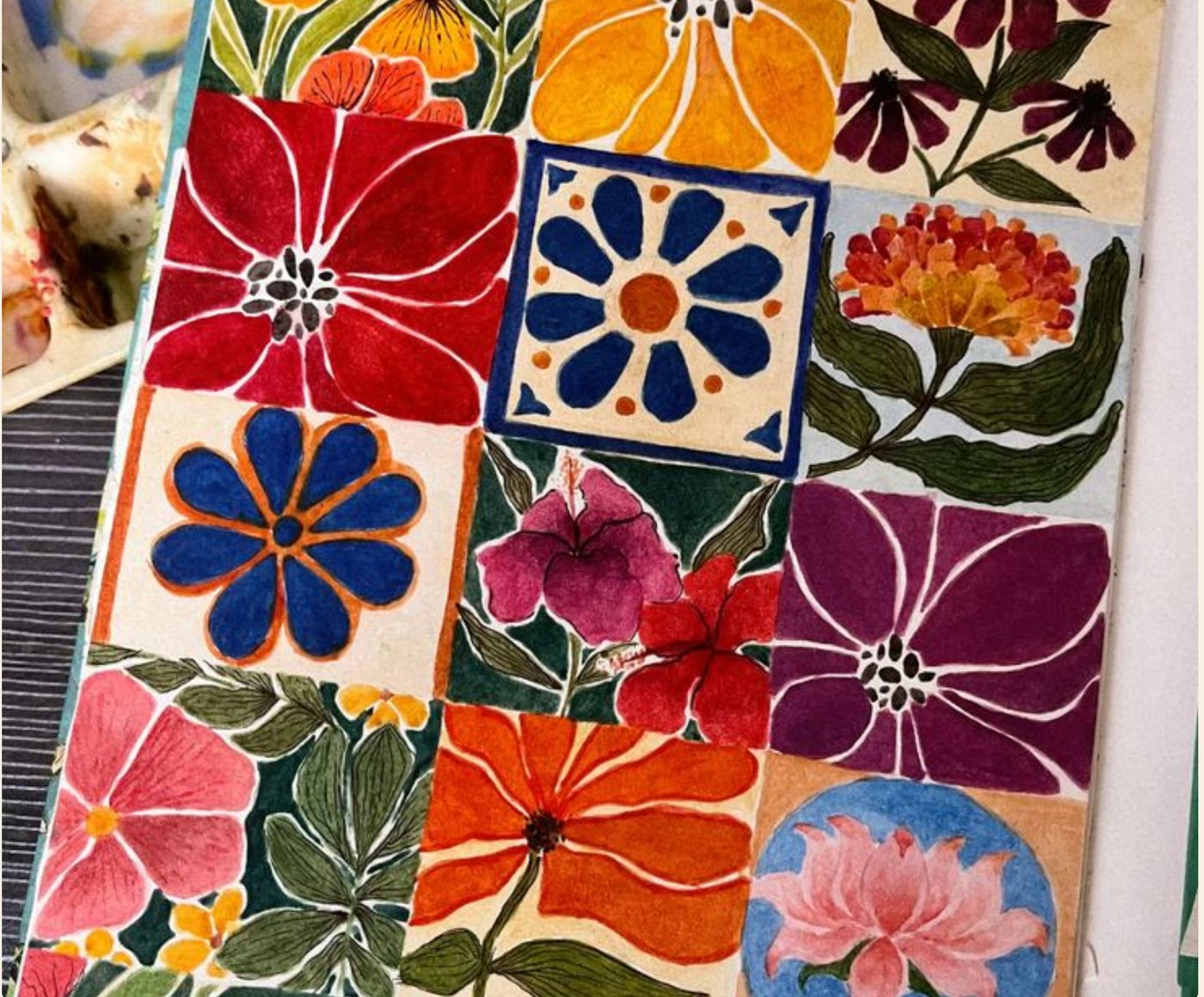 Scrapbook com página de flores pintadas à mão